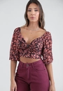 Blusa Em Tule Estampado Manga Curta E Busto Torcido