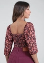 Blusa Em Tule Estampado Manga Curta E Busto Torcido