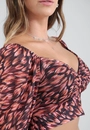 Blusa Em Tule Estampado Manga Curta E Busto Torcido