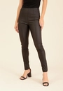 Calça Skinny Com Ziper Lateral Em Tecido Resinado