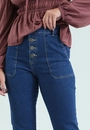 Calça Jeans Com Lycra E Botões