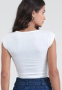 Blusa Manga Curta Com Decote  Coração Em Malha Jaquard
