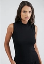 Blusa Sem Manga Com Gola Alta Em Malha Canelada