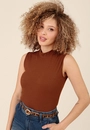 Blusa Sem Manga Com Gola Alta Em Malha Canelada