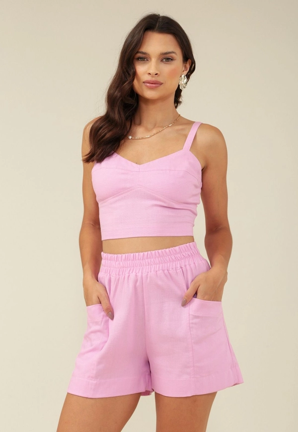 Short Em Linho Com Recorte E Bolso