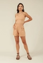 Short Em Linho Com Recorte E Bolso