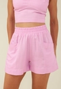 Short Em Linho Com Recorte E Bolso