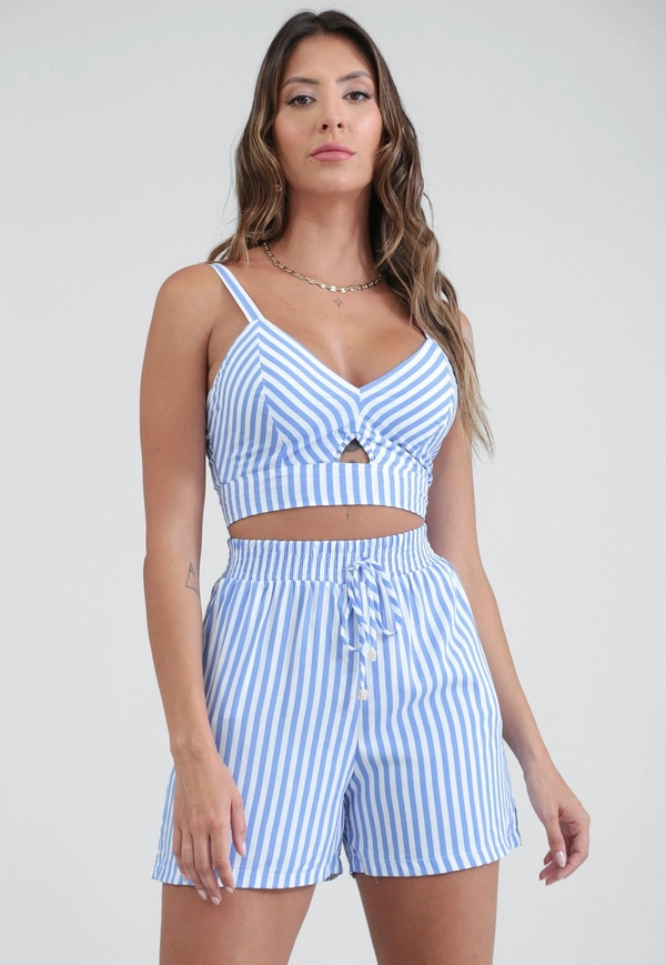 Short Com Bolso Em Viscose Listrada