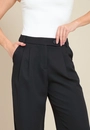 Calça Wide Leg Alfaiataria Com Prega E Cós Transpassado