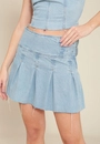Saia Curta Em Jeans Com Pregas E Cinto Lateral