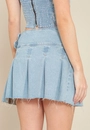 Saia Curta Em Jeans Com Pregas E Cinto Lateral