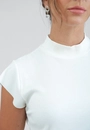 Blusa Manga Curta Com Gola Alta Em Malha Canelada