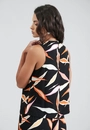 Blusa Regata Em   Viscose Estampada Folhagens Color