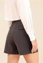 Short Em Alfaiataria Com Pregas E Bolso Faca