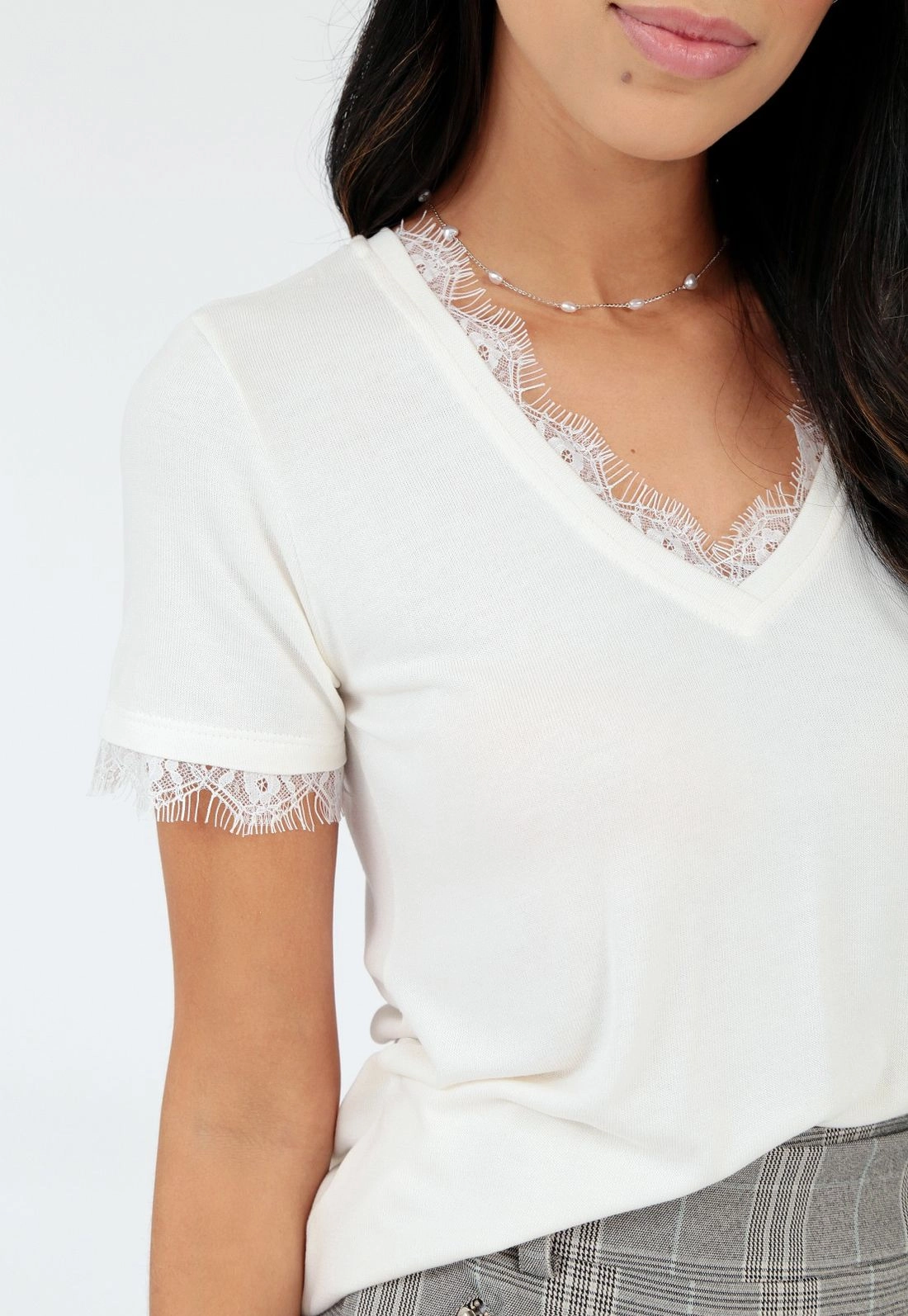 Blusa Tricô Decote V Renda
