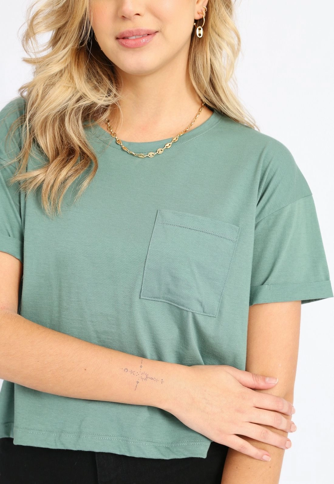 Blusa T-Shirt Manga Curta Bolso
