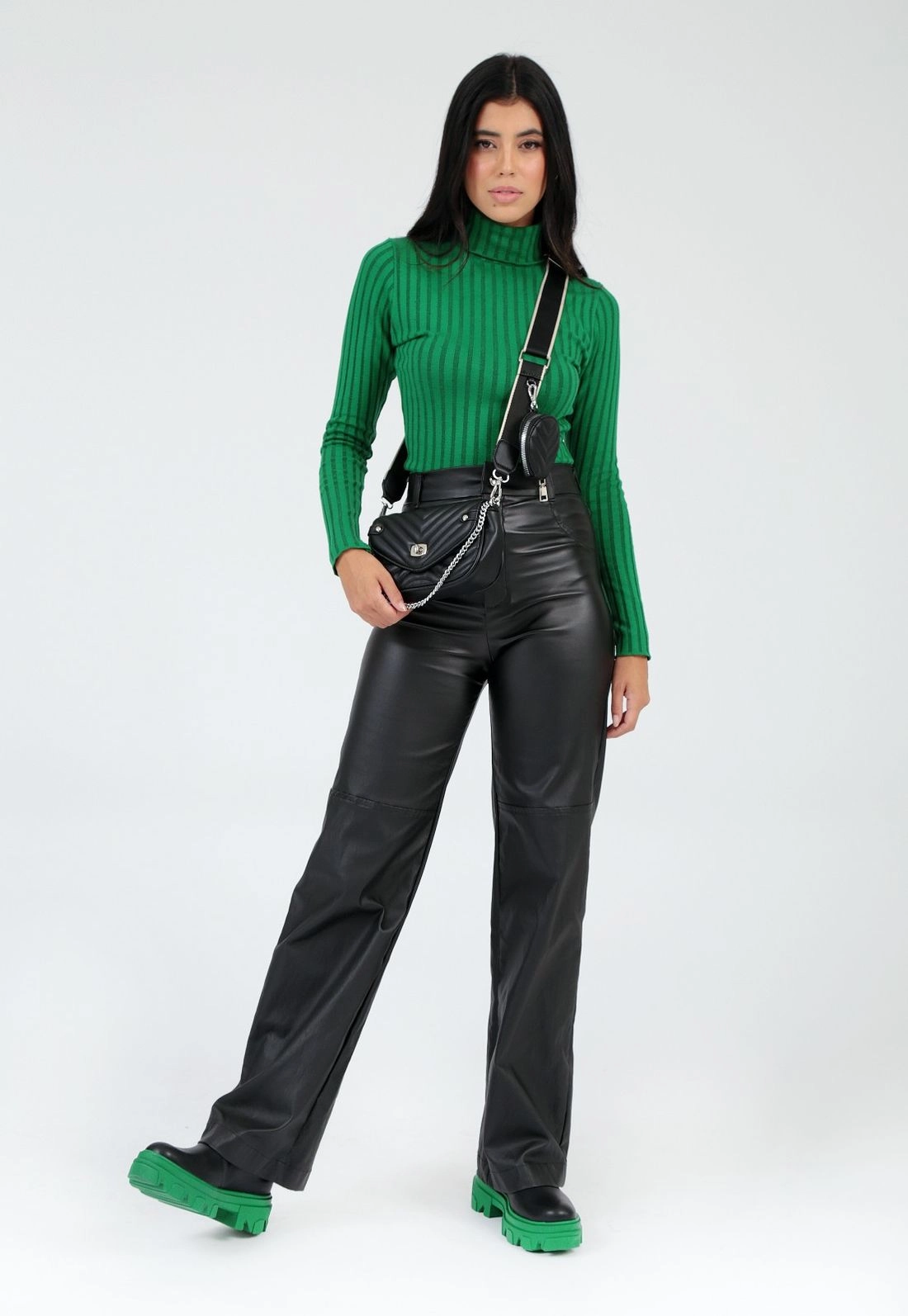 Blusa Tricô Canelado Gola Alta