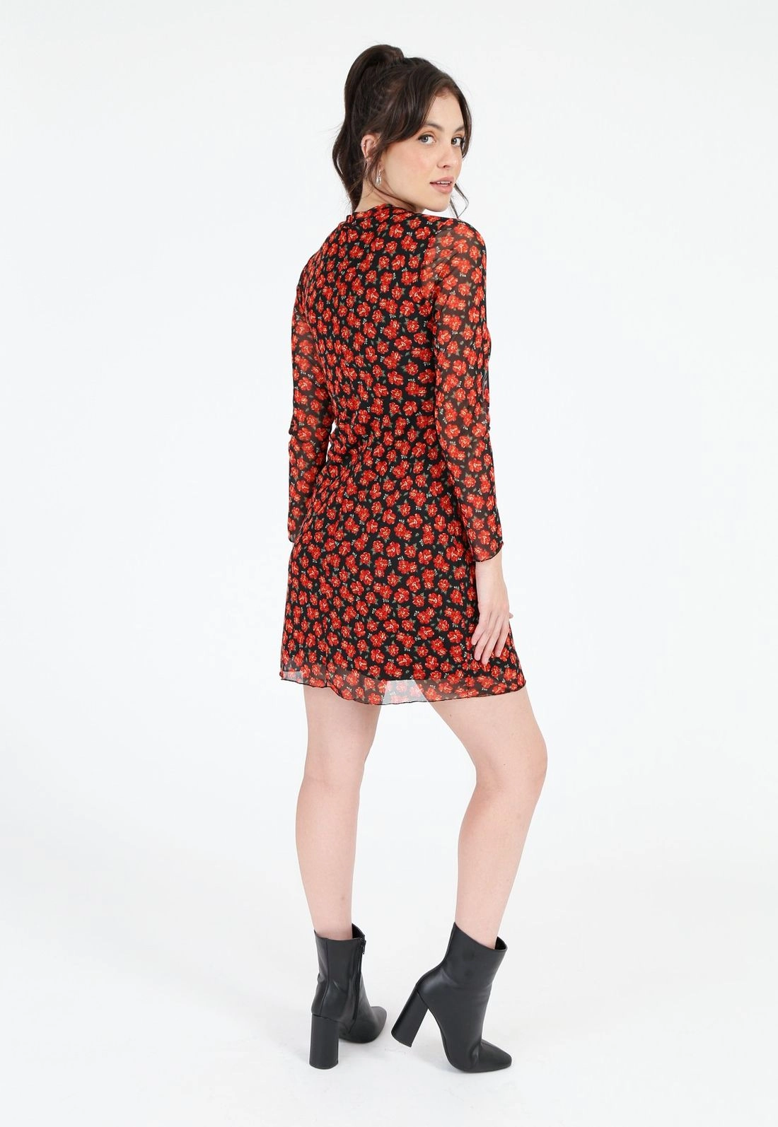 Vestido Tule Gola Alta Liberty