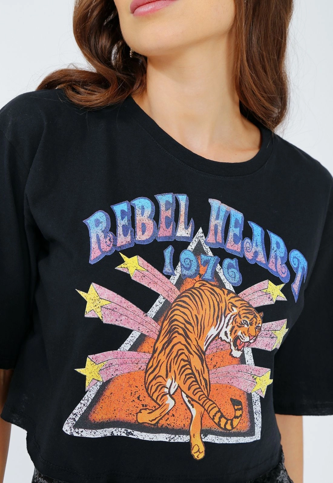 Blusa Cropped Manga Curta Rebel Heart