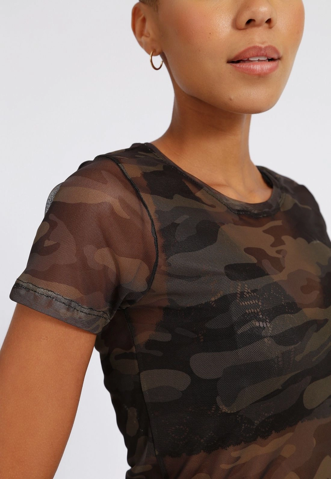 Blusa Tule Manga Curta Camuflado