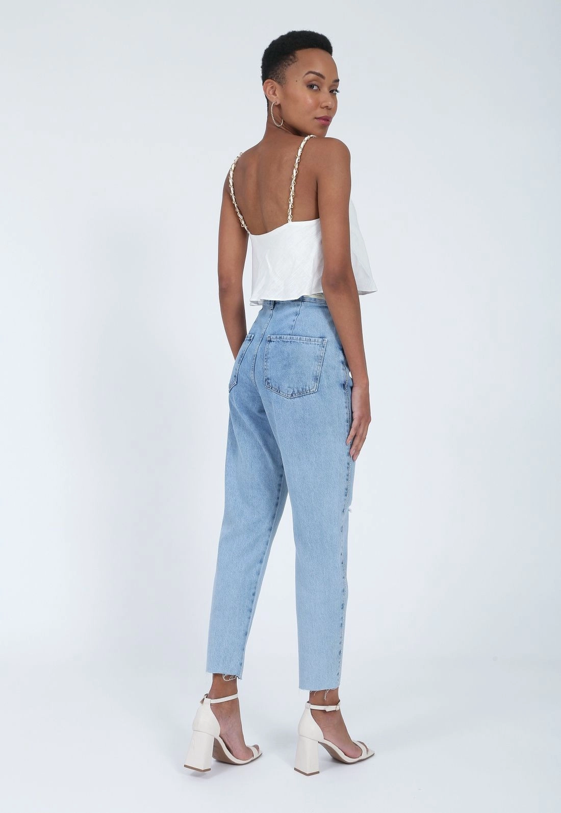 Calça Jeans Mom Fit Lateral Aplique