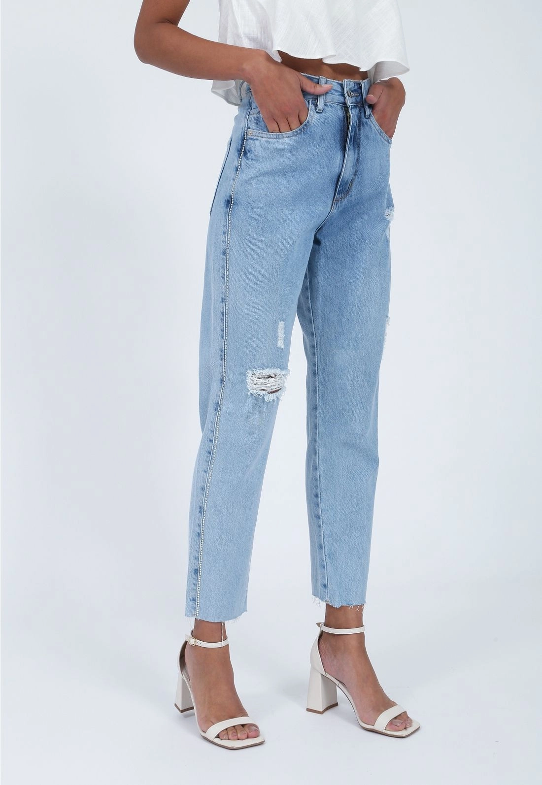 Calça Jeans Mom Fit Lateral Aplique