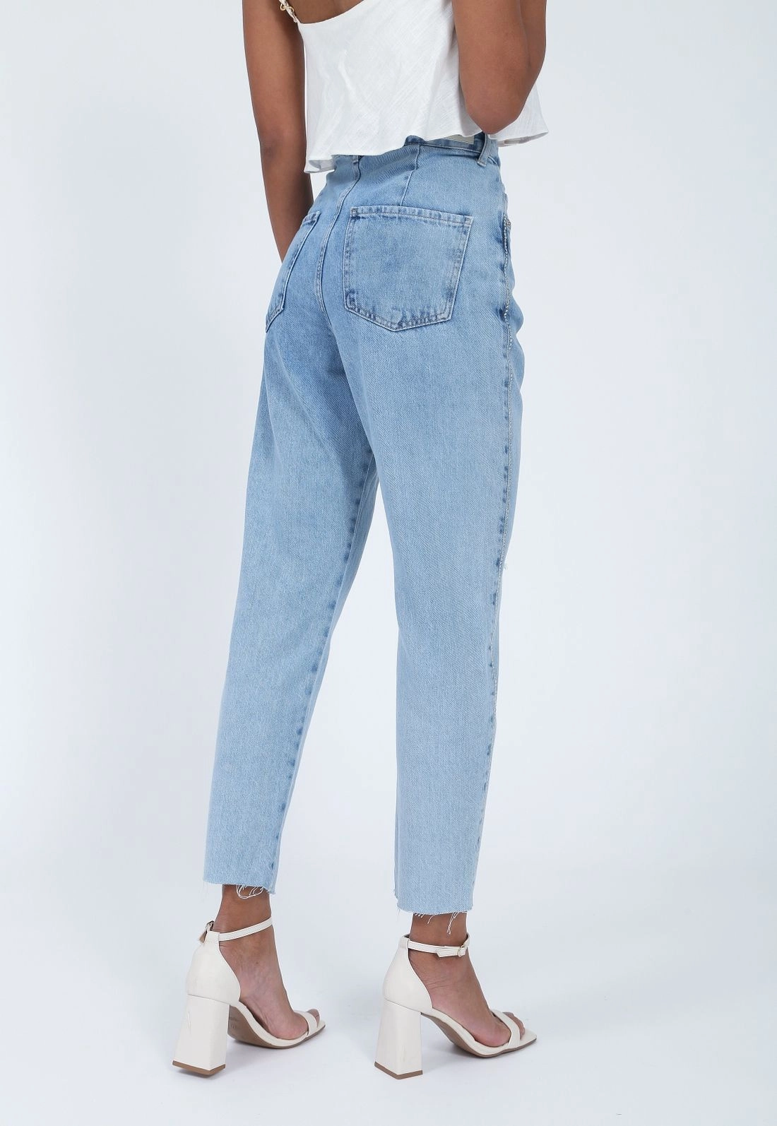 Calça Jeans Mom Fit Lateral Aplique