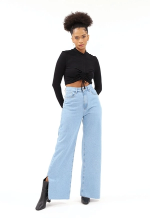 Calça Jeans Wide Leg Abertura Lateral