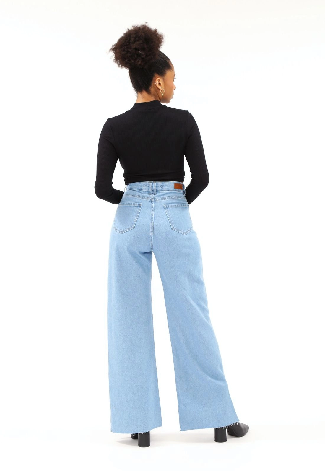 Calça Jeans Wide Leg Abertura Lateral