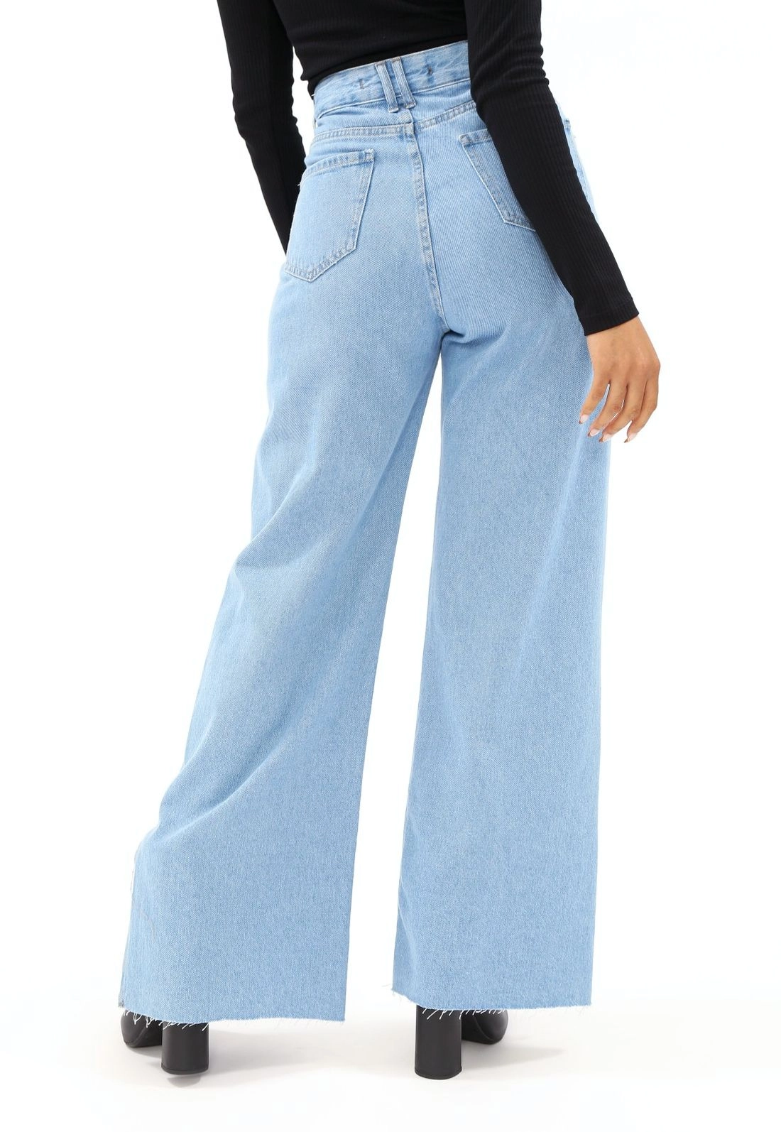 Calça Jeans Wide Leg Abertura Lateral