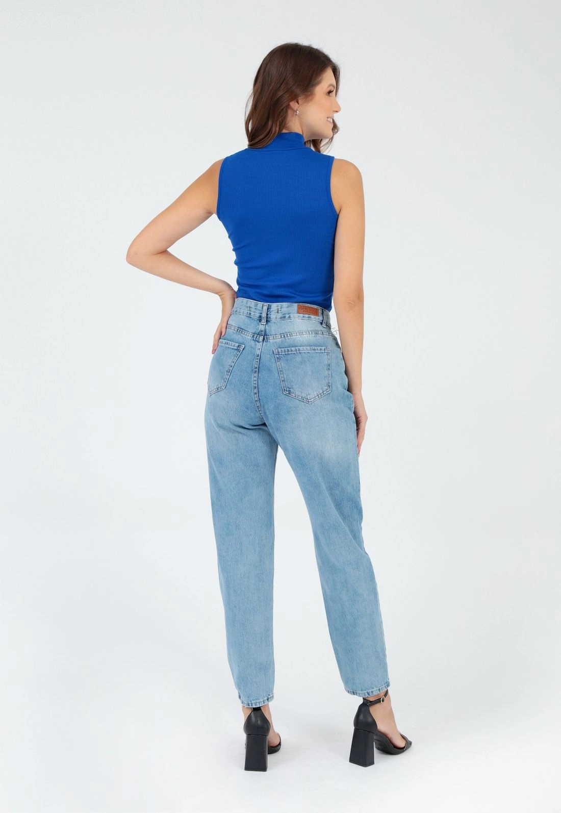 Calça Jeans Mom Barra Destroyed