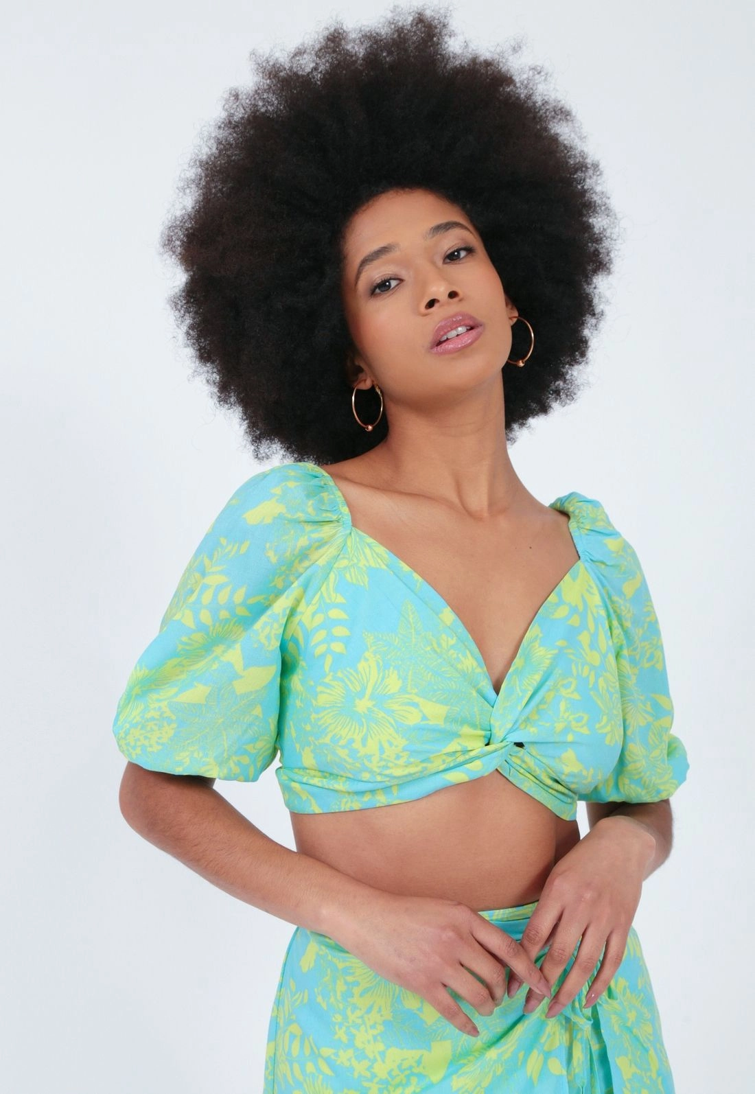 Cropped Viscose Estampado Decote Torcido