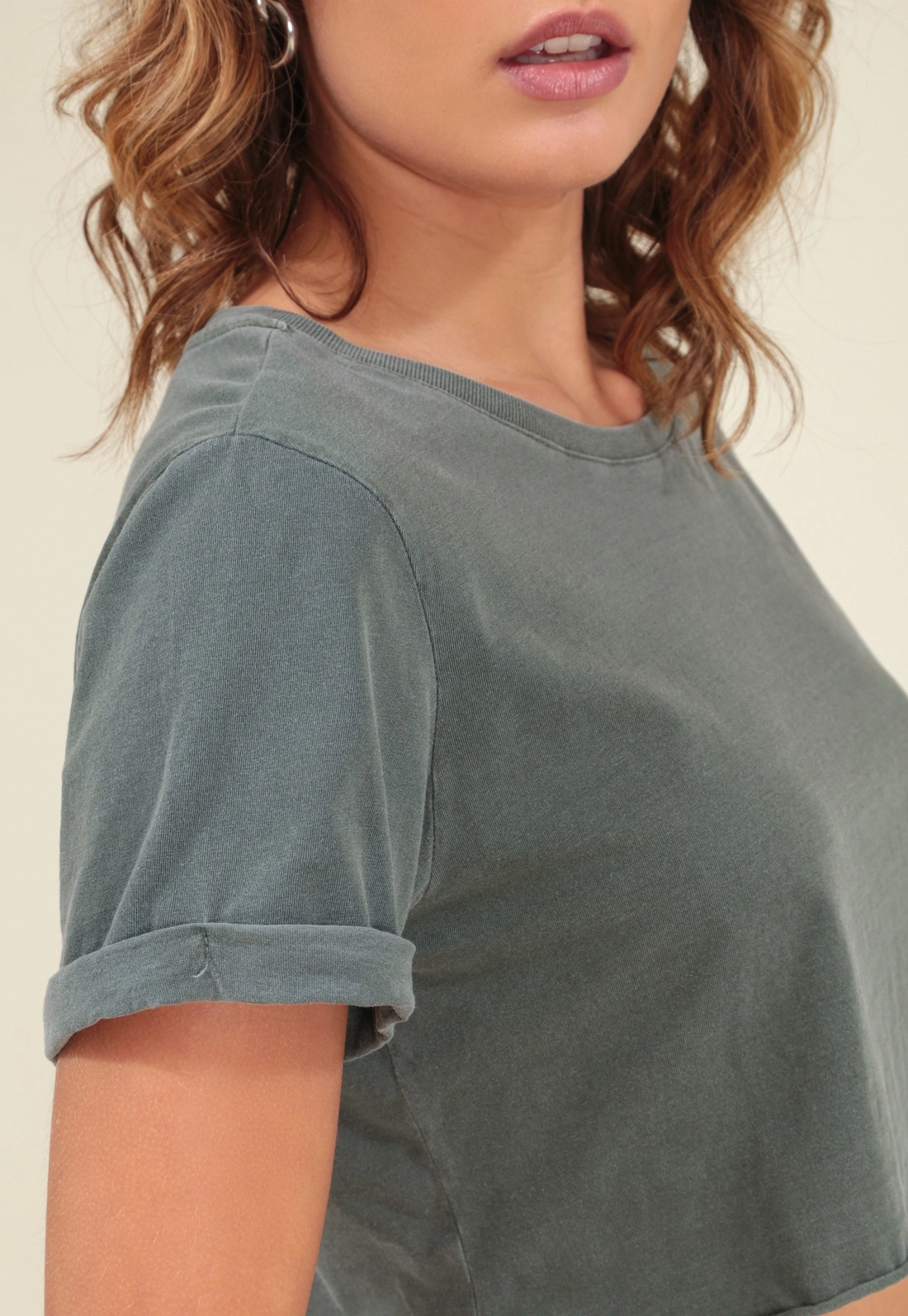 Camiseta Cropped Em Meia Malha Estonada Basica