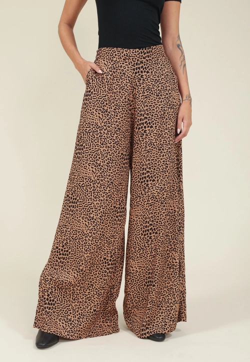 Calça Pantalona Em Viscose Animal Print