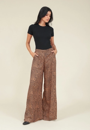 Calça Pantalona Em Viscose Animal Print