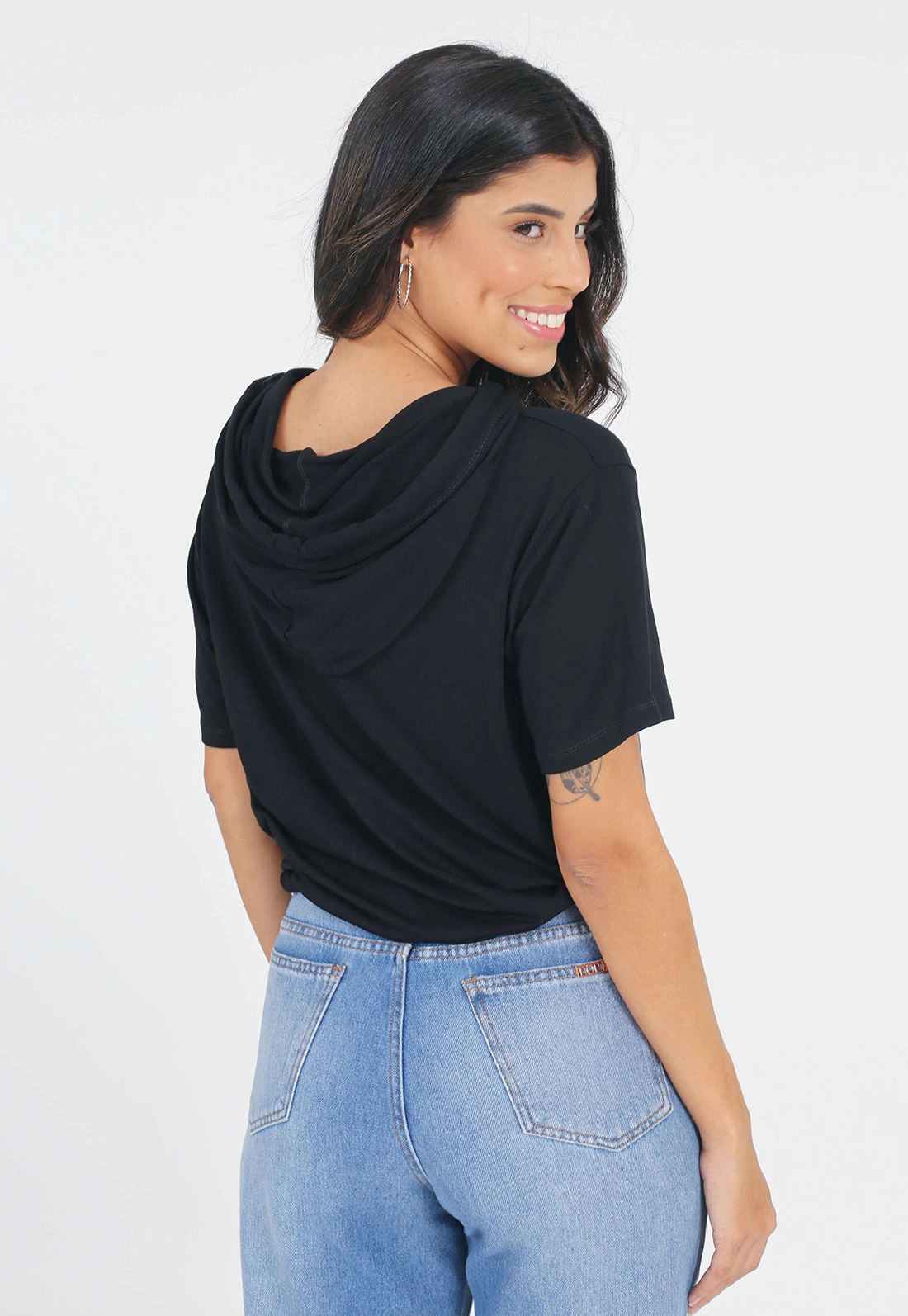 Blusa Manga Curta Capuz Friday