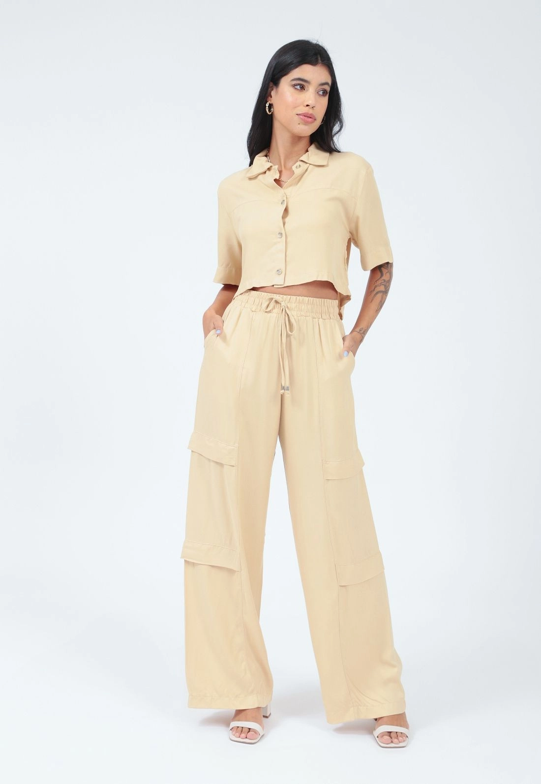 Camisa Cropped Manga Curta Lisa