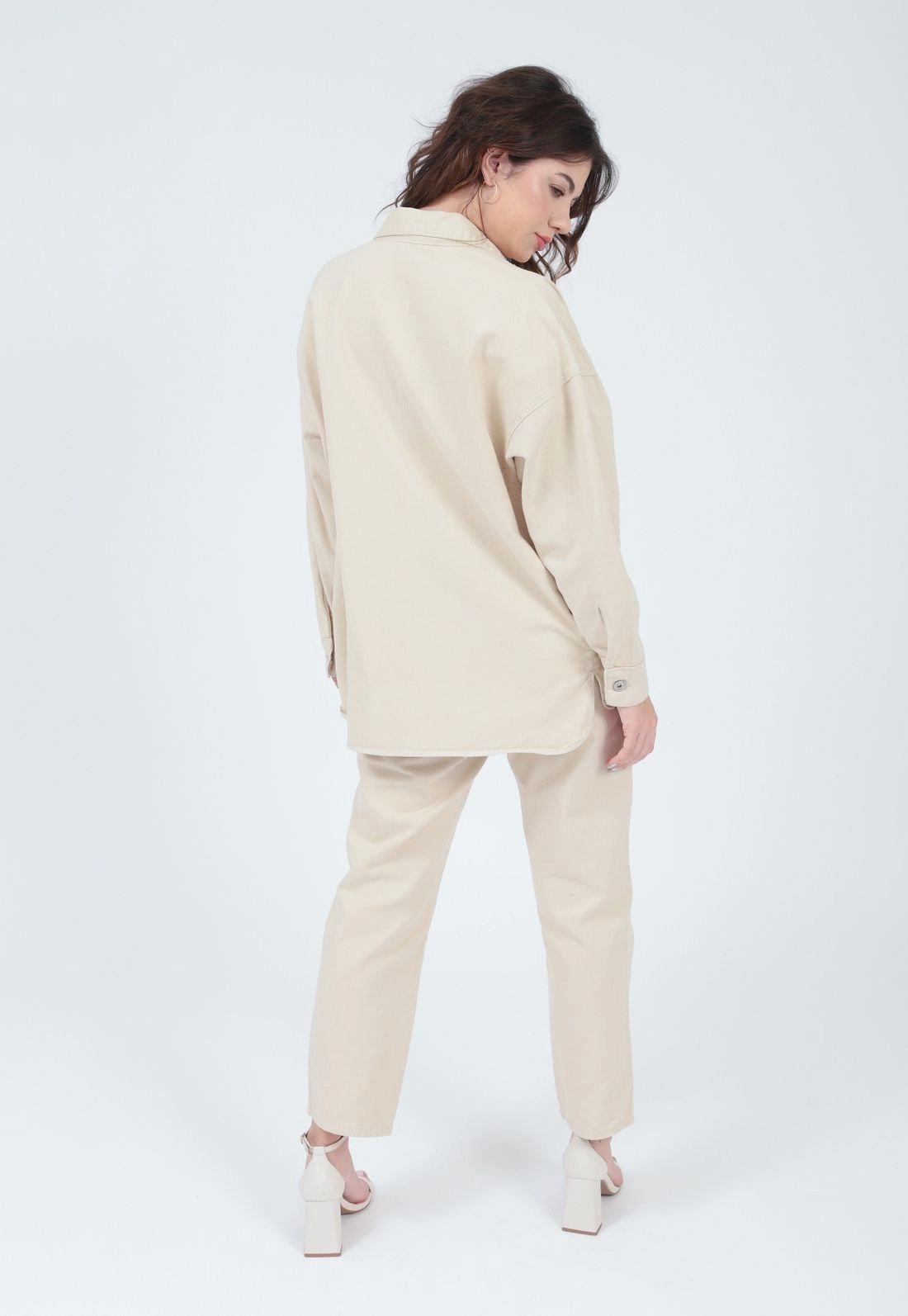 Camisa Sarja Manga Longa Oversize Bolso Bege