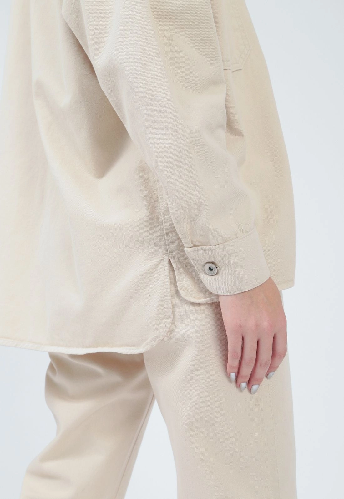 Camisa Sarja Manga Longa Oversize Bolso Bege