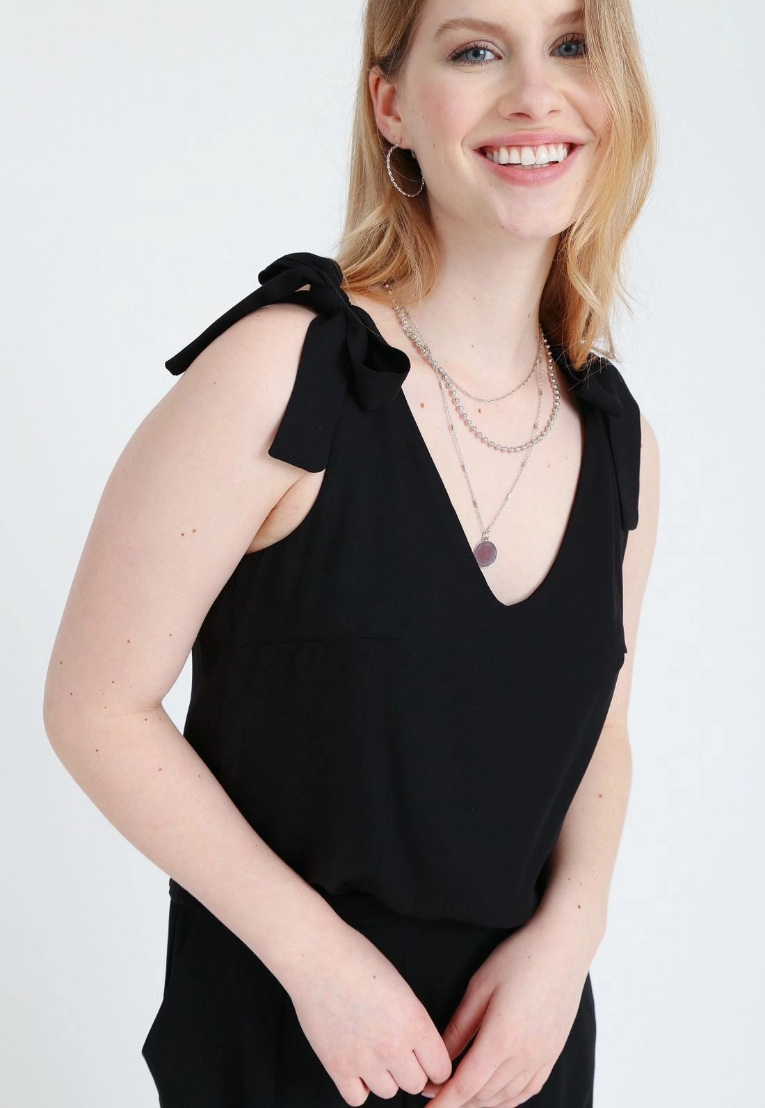 Blusa Viscose Twill Sem Manga Laço