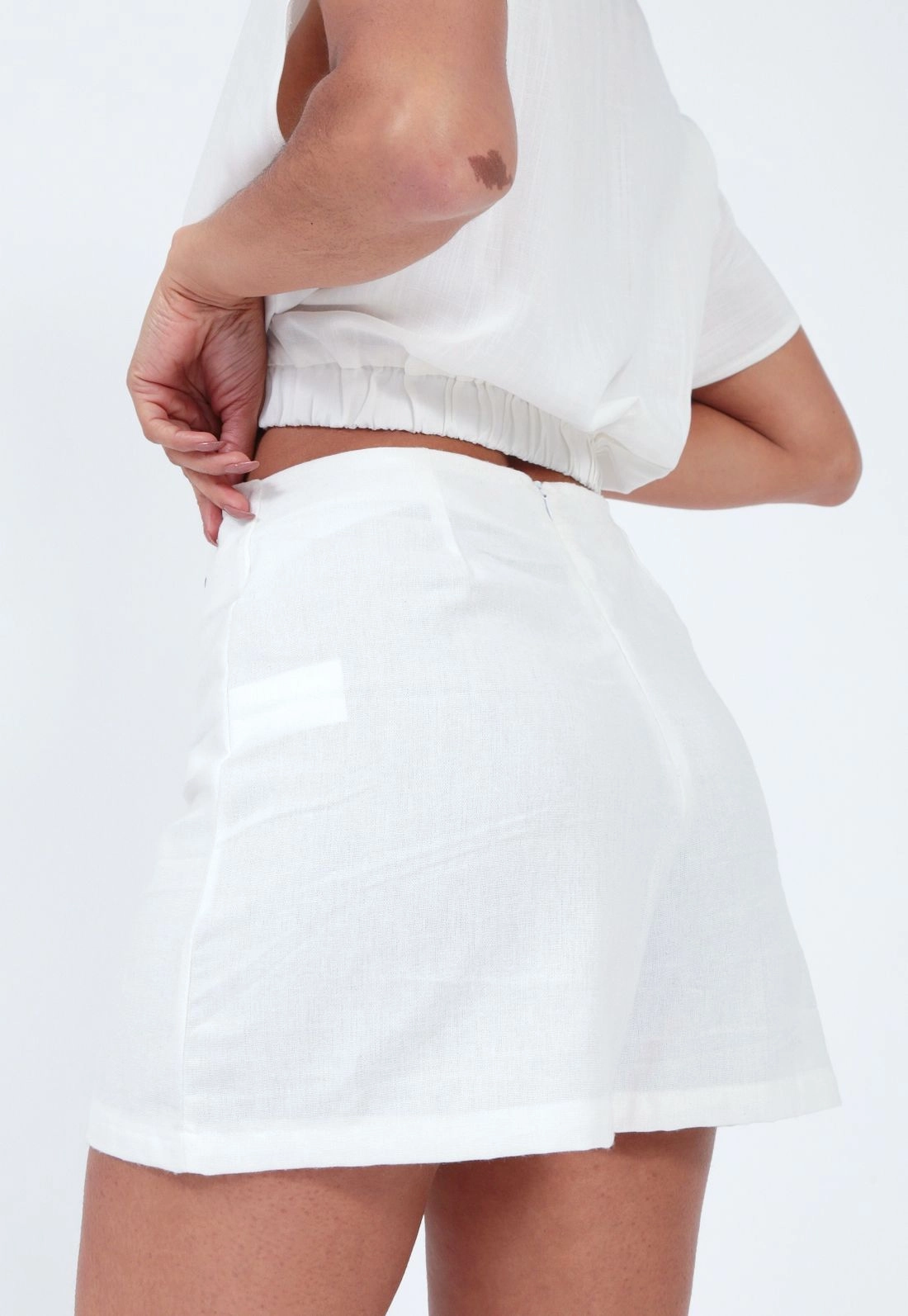 Shorts Saia Linho Botão Lateral
