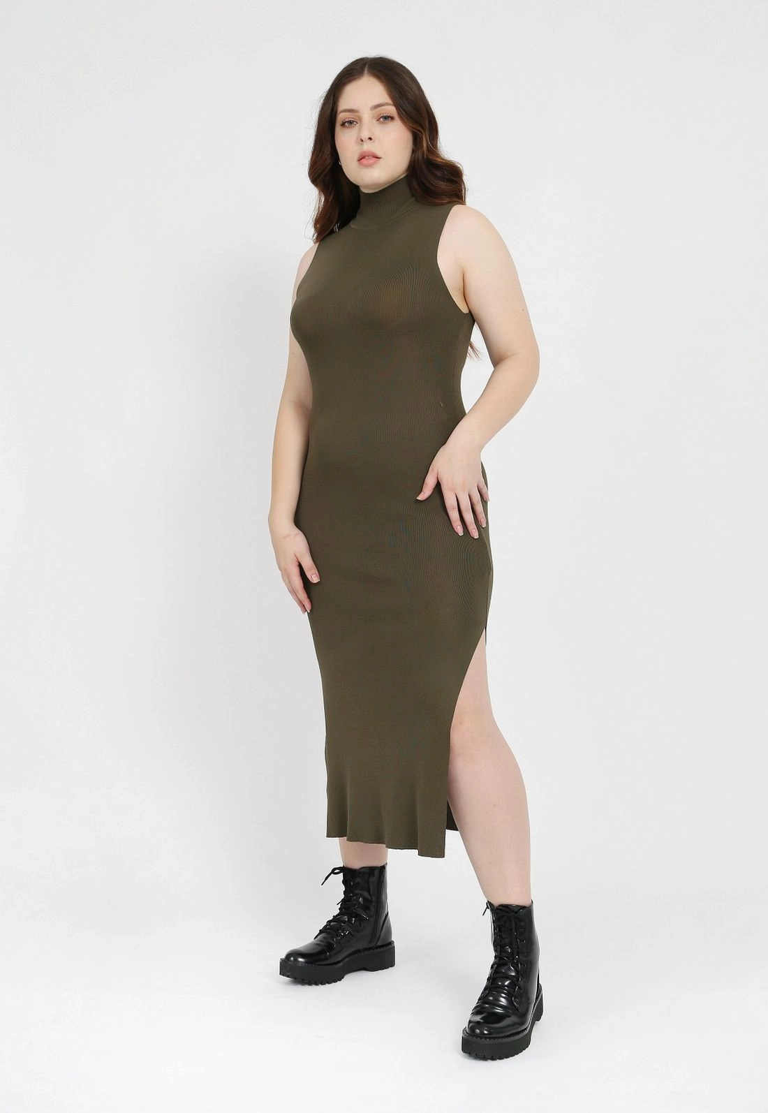 Vestido Tricô Sem Manga Gola Alta