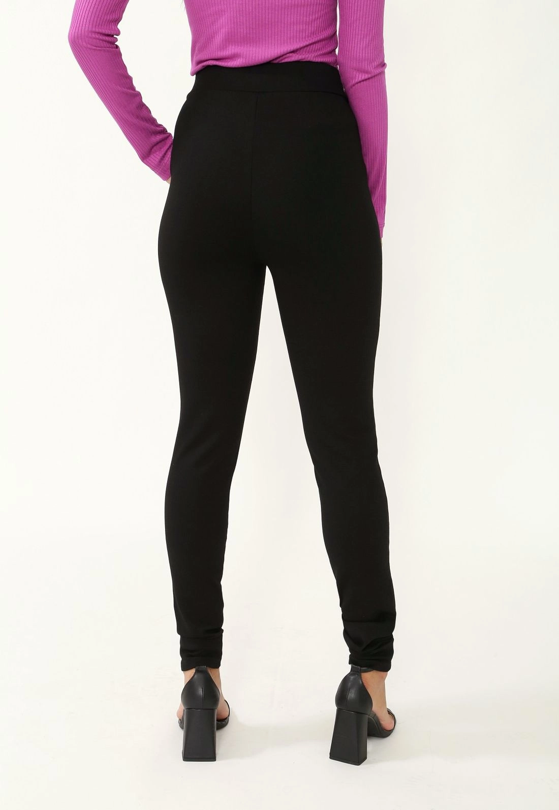 Calça Ponto Roma Skinny Ziper No Cós