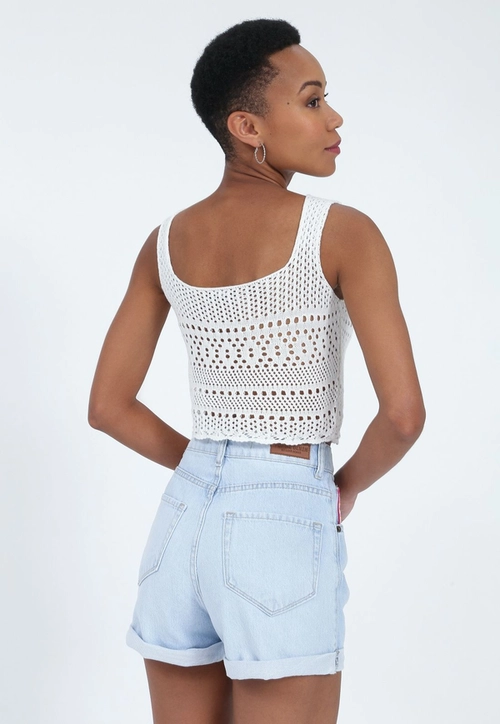 Shorts Jeans Cintura Alta Barra Dobrada Bolso Croche