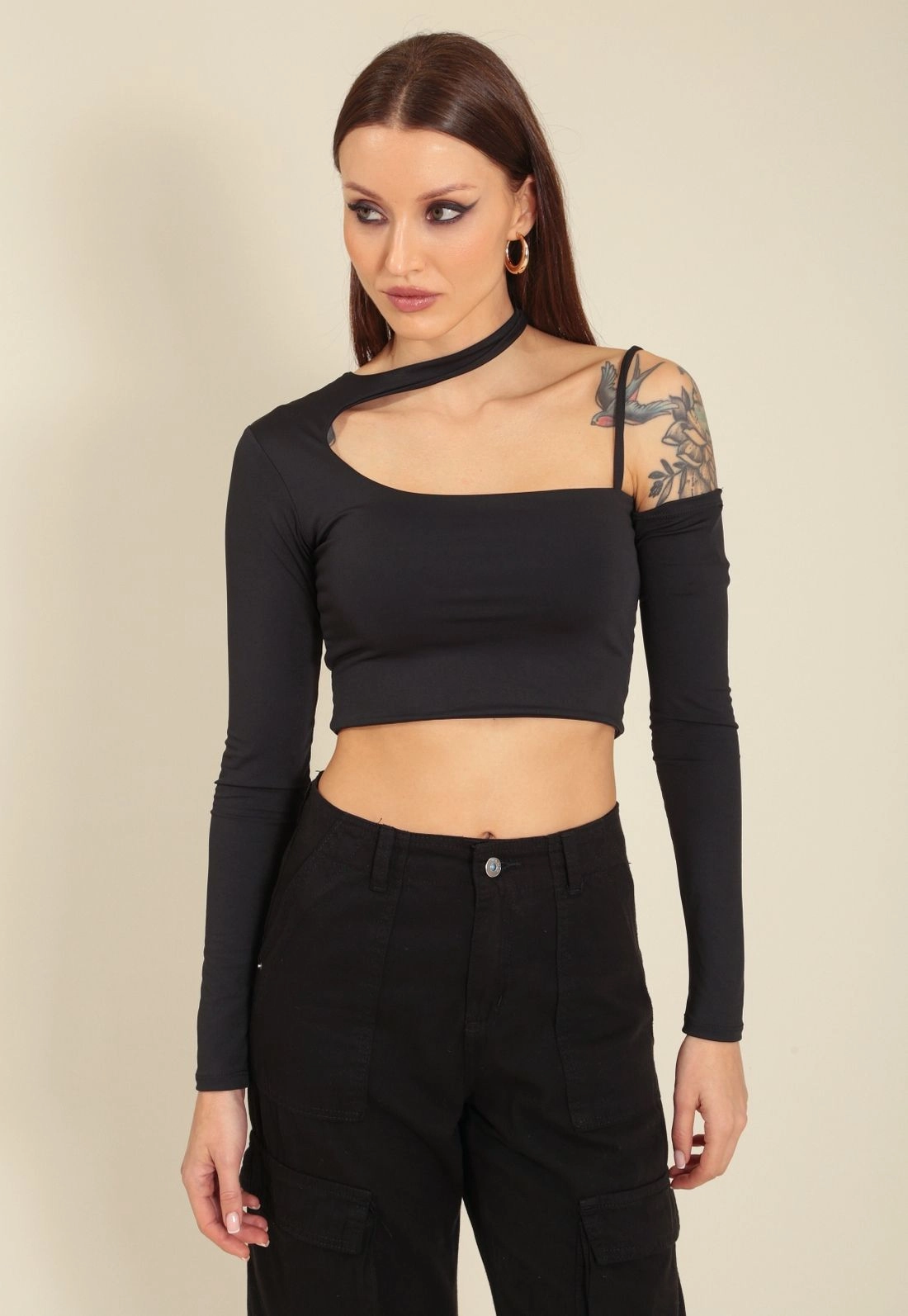 Blusa Cropped Malha Manga Longa Decote Assimetrico