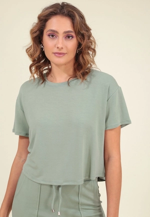 Blusa Em Malha Com Elastano E Manga Curta