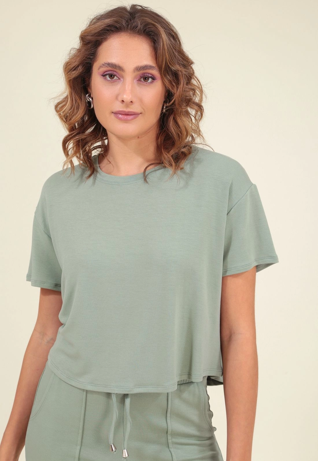 Blusa Em Malha Com Elastano E Manga Curta