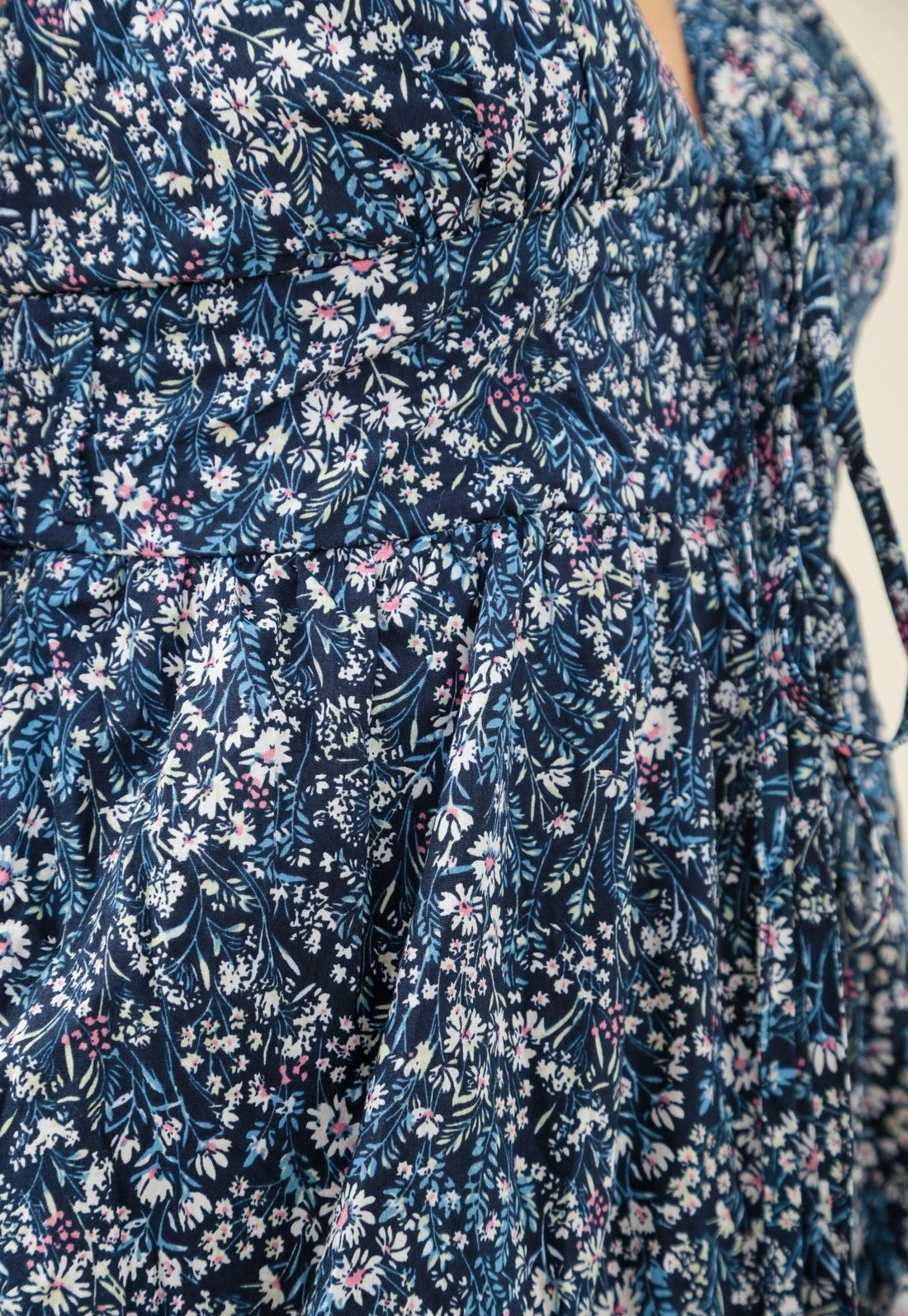 Vestido Curto Em Tricoline Alça Estampa Mini Garden