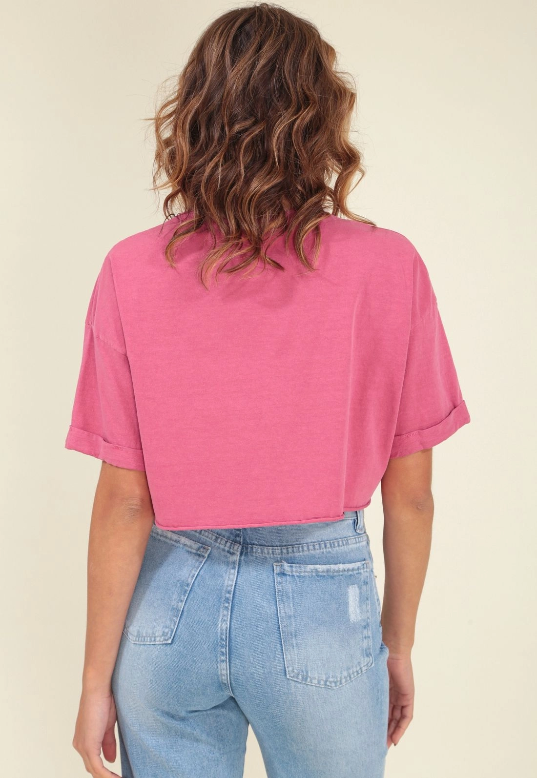 Camiseta Cropped Em Malha Estonada Manga Bonjour