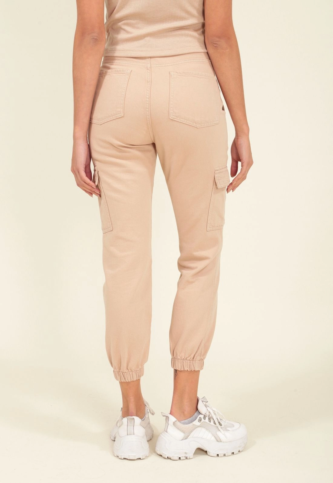Calça Jogger Em Sarja Com Bolso Cargo